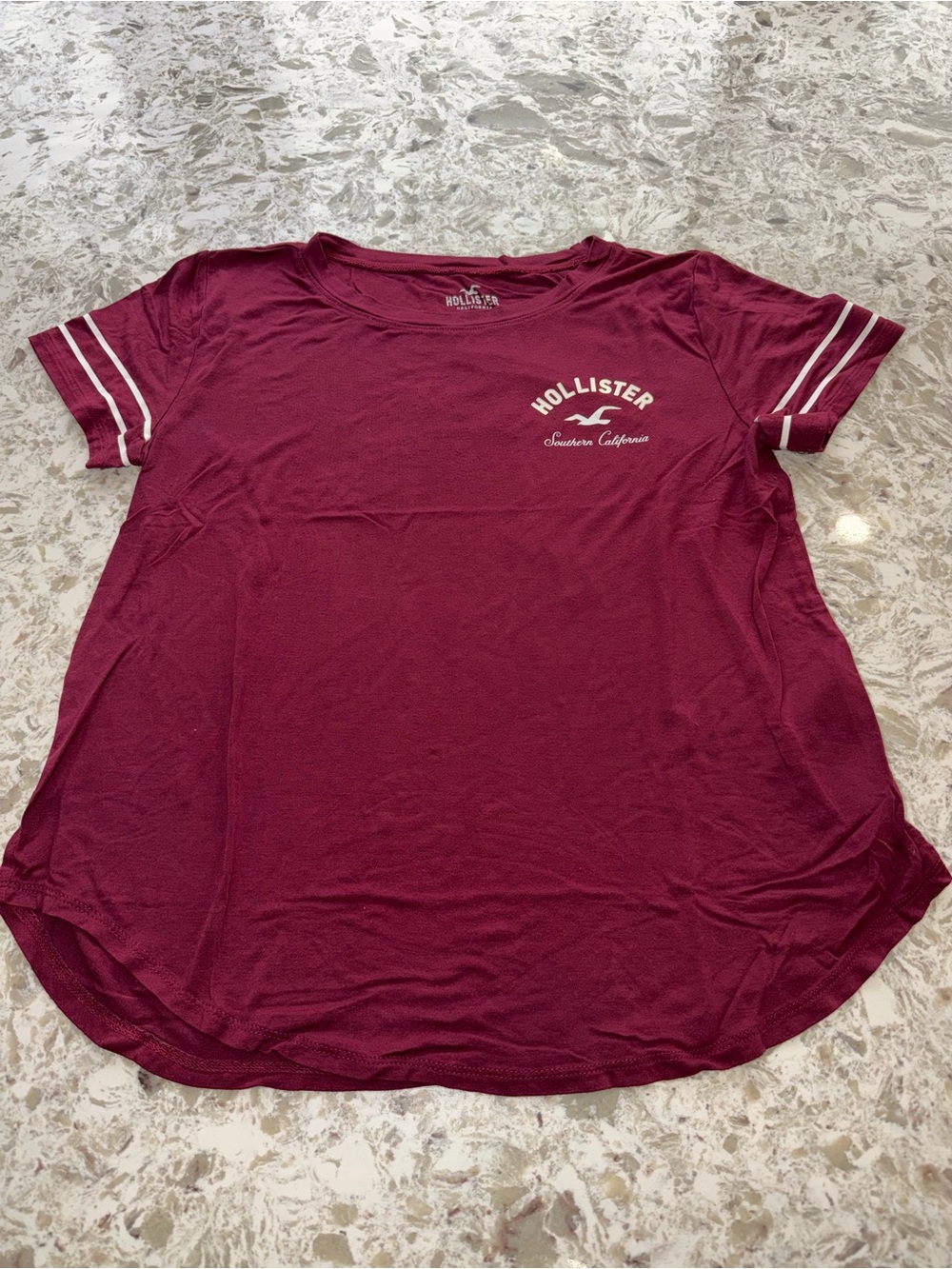 Hollister Women's Maroon Graphic Short Sleeve Tee